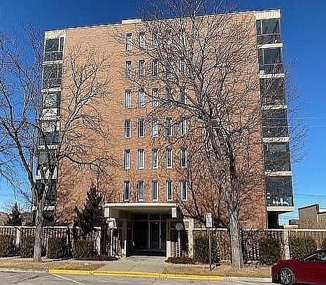 1st image of 824 Columbus St APT 402