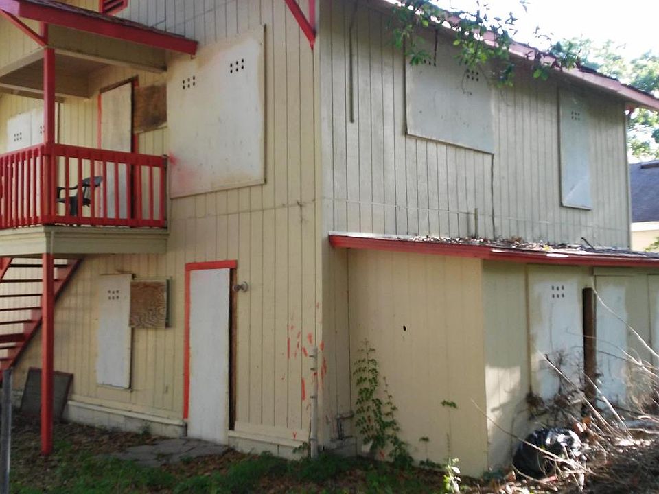 2nd image of 3336 Broadway Ave
