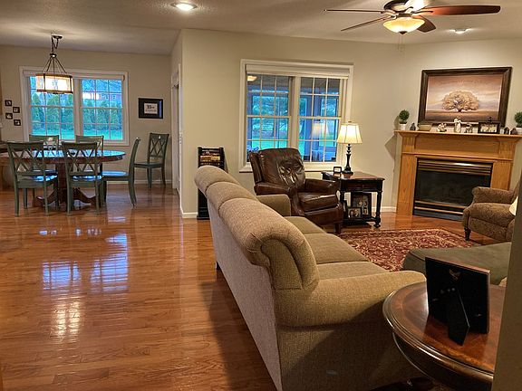 4th image of 414 Garrett Dr
