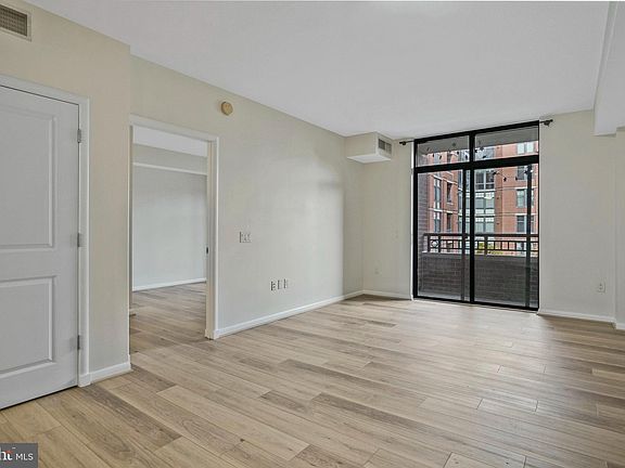 4th image of 1021 N Garfield St APT 322