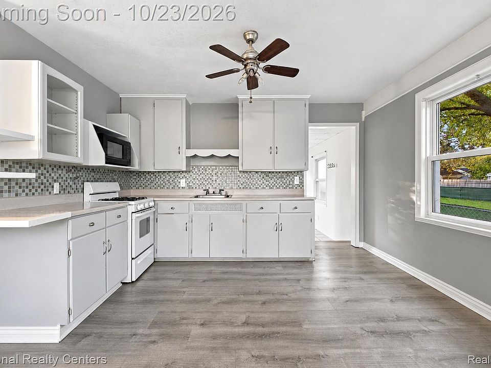 26323 Brettonwoods St, photo 3