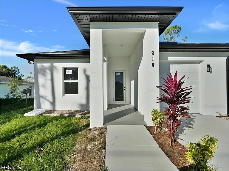918 Eisenhower Blvd — Photo 2