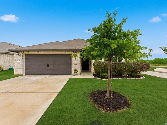 3rd image of 3133 Malbac Dr