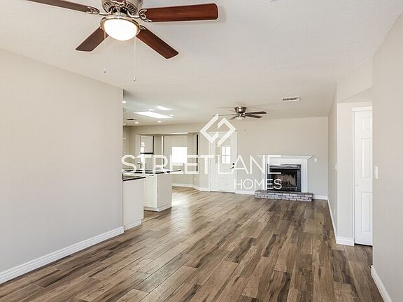 3rd image of 3145 E Capri Cir