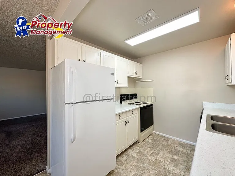 737 W Belmont St — Photo 5
