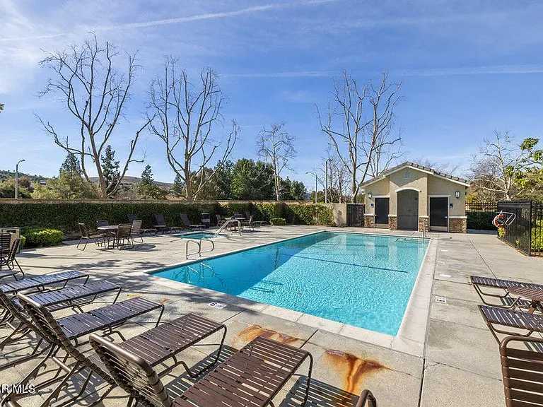 2737 Stonecutter St — Photo 3