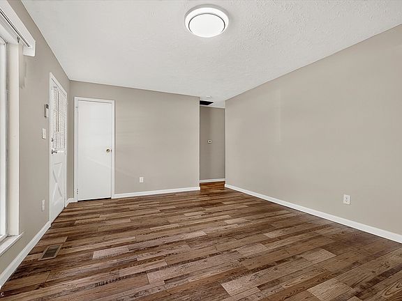 5th image of 1112 Walton Dr