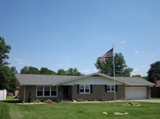 512 Bohleber Dr, Carmi, IL 62821