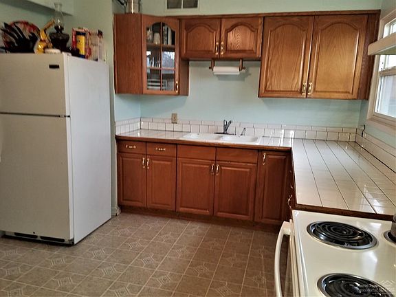 3rd image of 310 SW Deer St