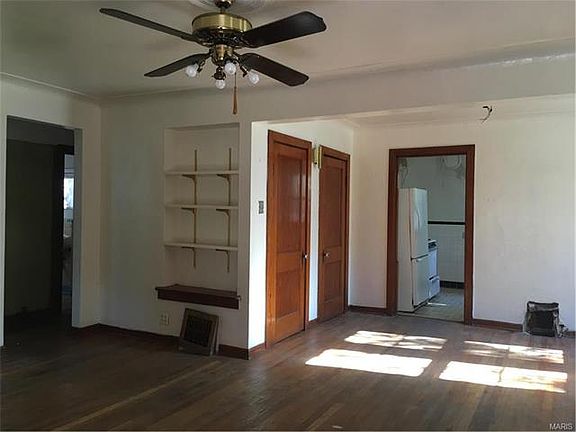 3rd image of 2405 Shirley Ave