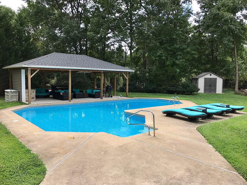 1st image of 121 Winders Ln
