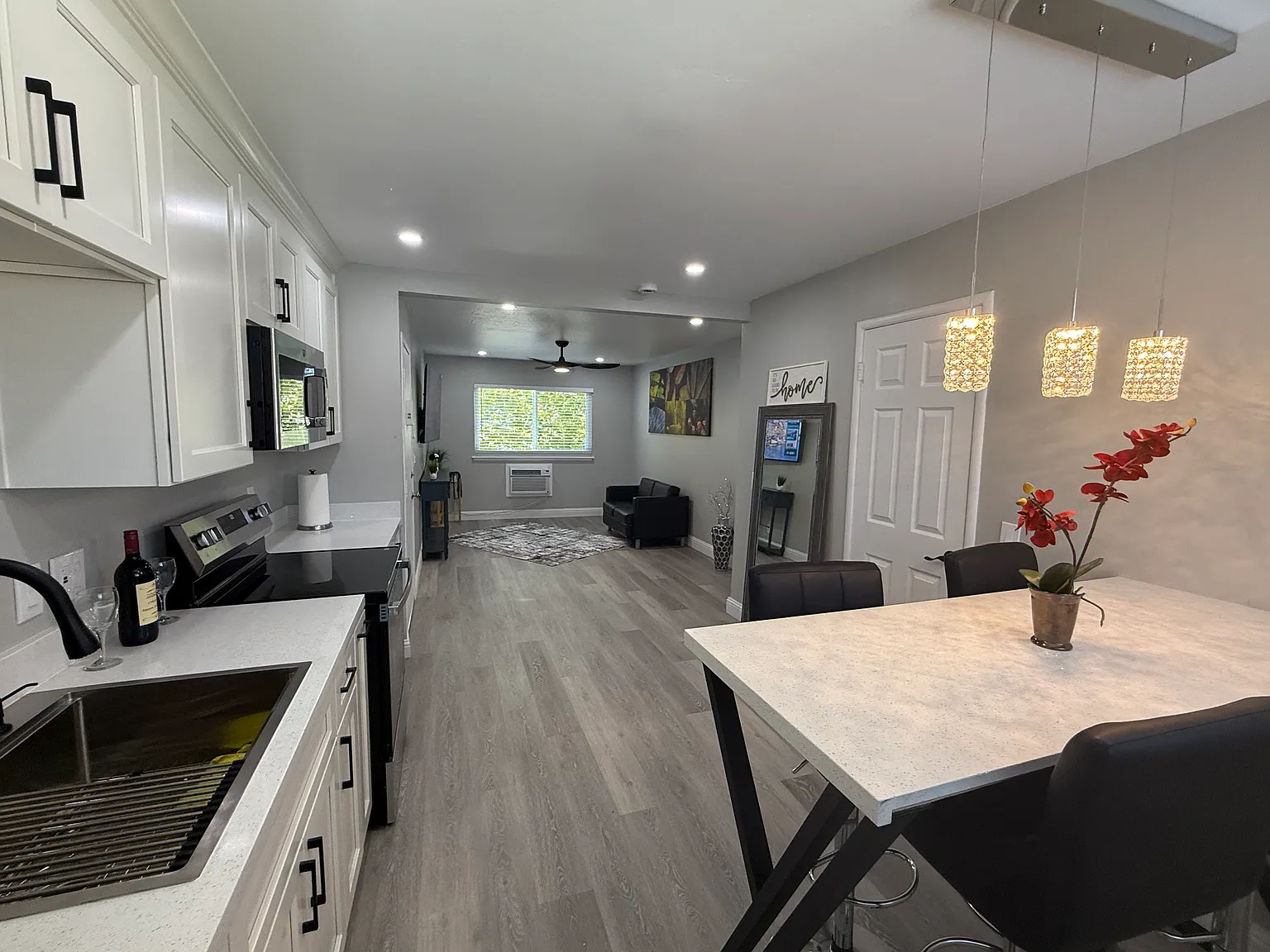 2 bed, 675 sqft, $1,940 — Photo 4