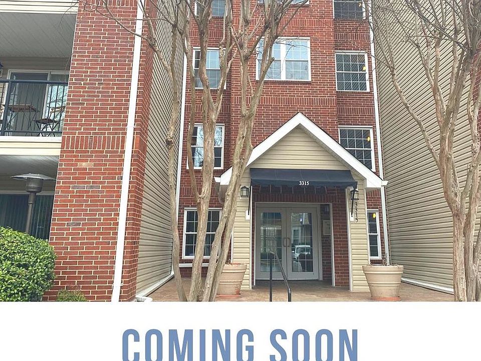 Penthouse 1-bed, 1-bath condo in gated community!