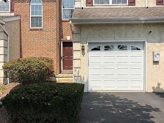 4th image of 917 Carrington Dr
