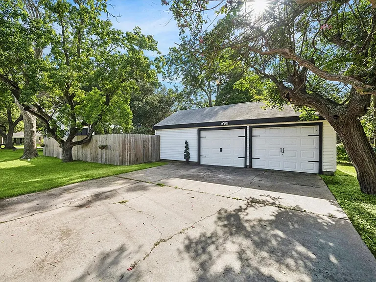 2423 Meadow Ln — Photo 14