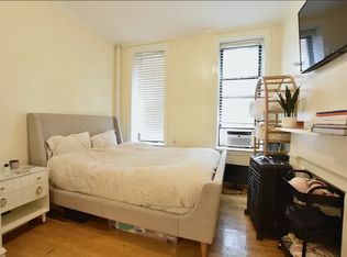 266 W 11th St #1R, New York, NY 10014
