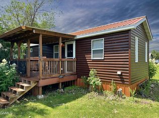 108 West St, Amidon, ND 58620