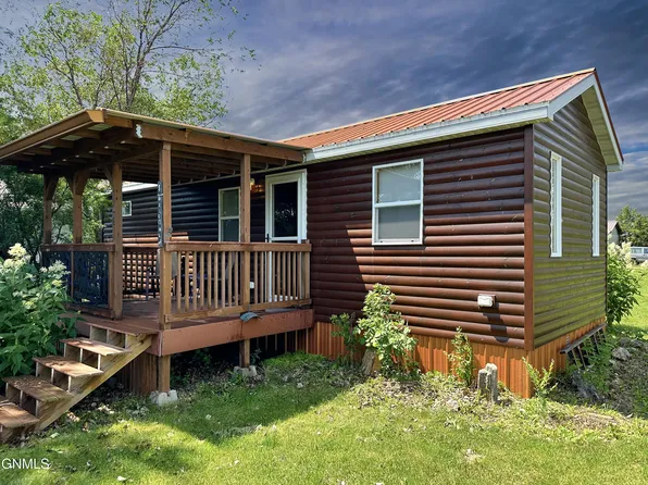 108 West St, Amidon, ND 58620