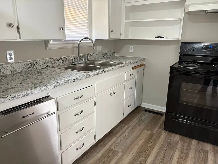1053 N Terrace Dr — Photo 5