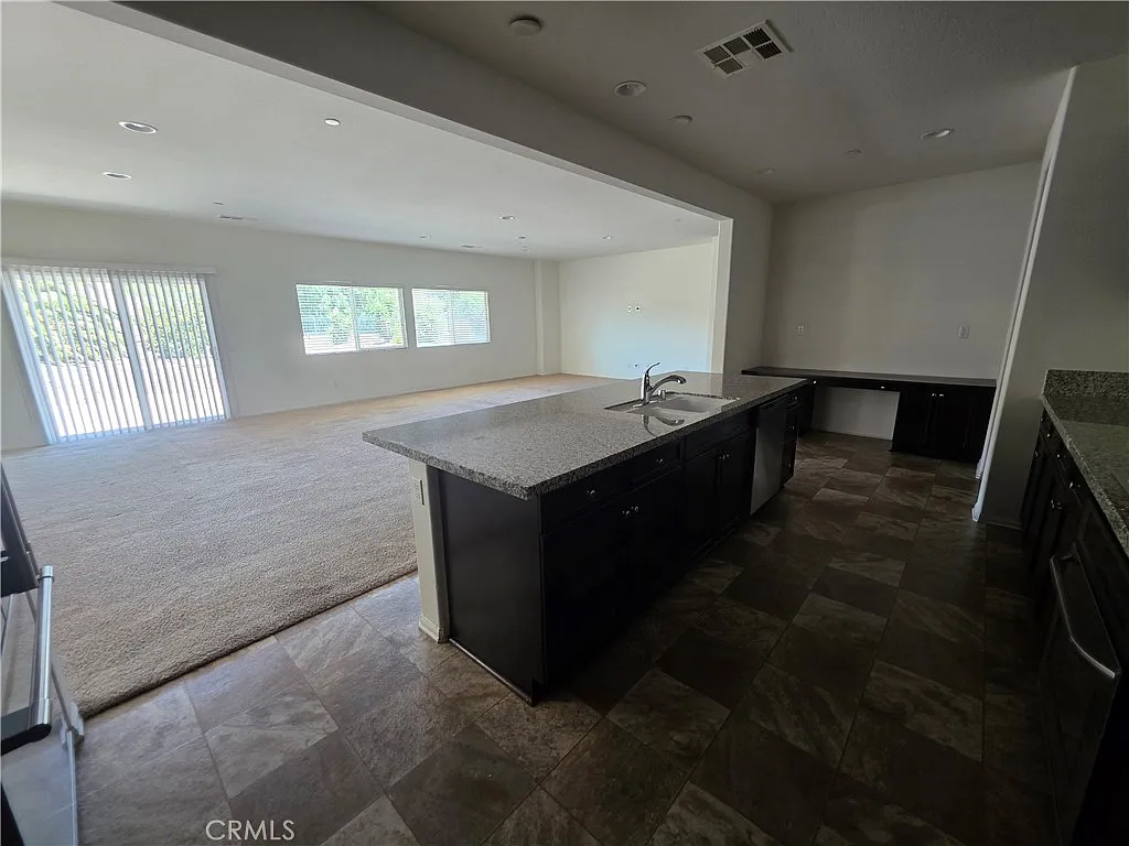 4 bed, 3.5 bath, 2807 sqft, $3,600 — Photo 2