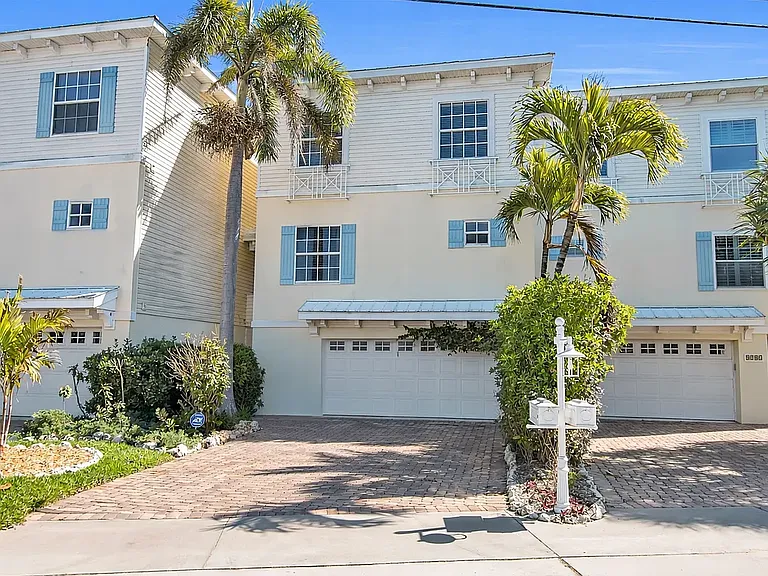 9203 Midnight Pass Rd — Photo 1