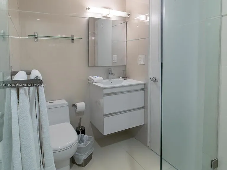 5601 Collins Ave #1405 — Photo 4