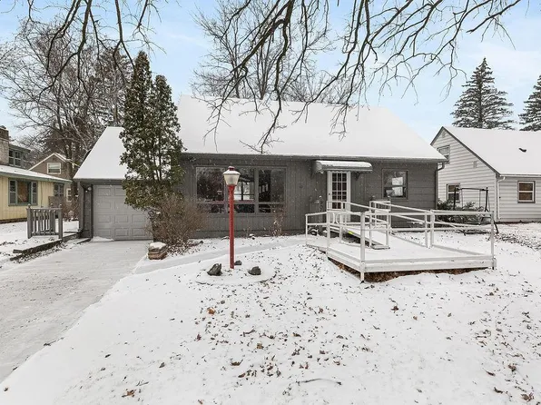 905 4th St NE, Little Falls, MN 56345