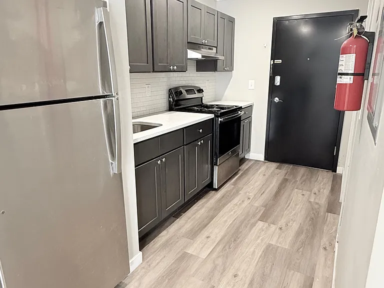 113 12th Ave #13 — Photo 3