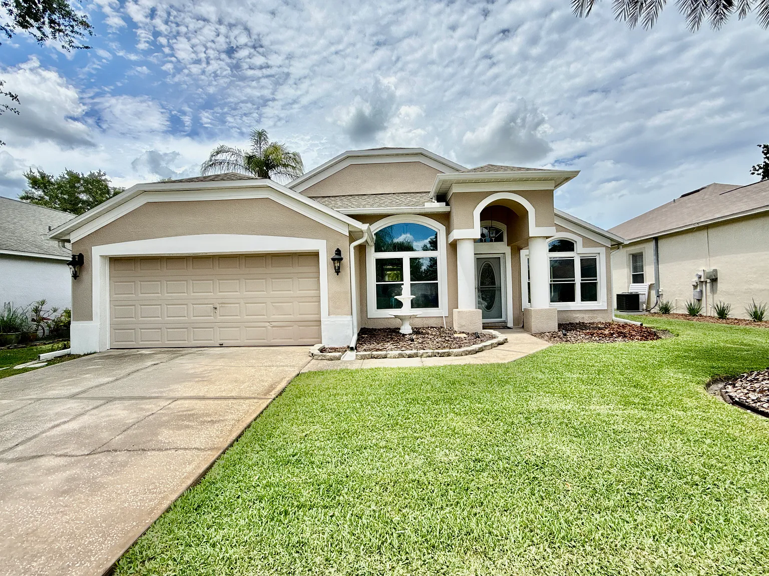 4 bed, 2036 sqft, $1,300 — Photo 1