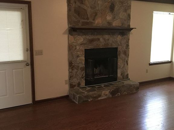 4th image of 722 Friar Tuck Ln