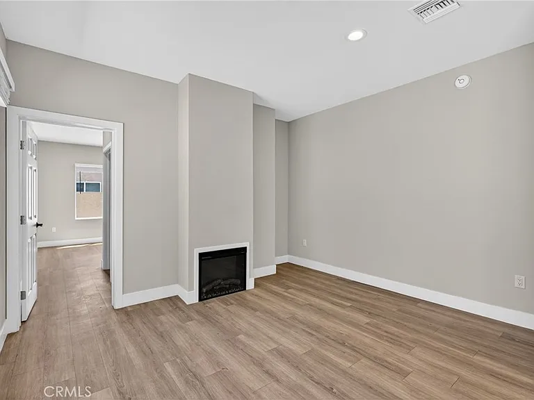 8414 Burnet Ave — Photo 3