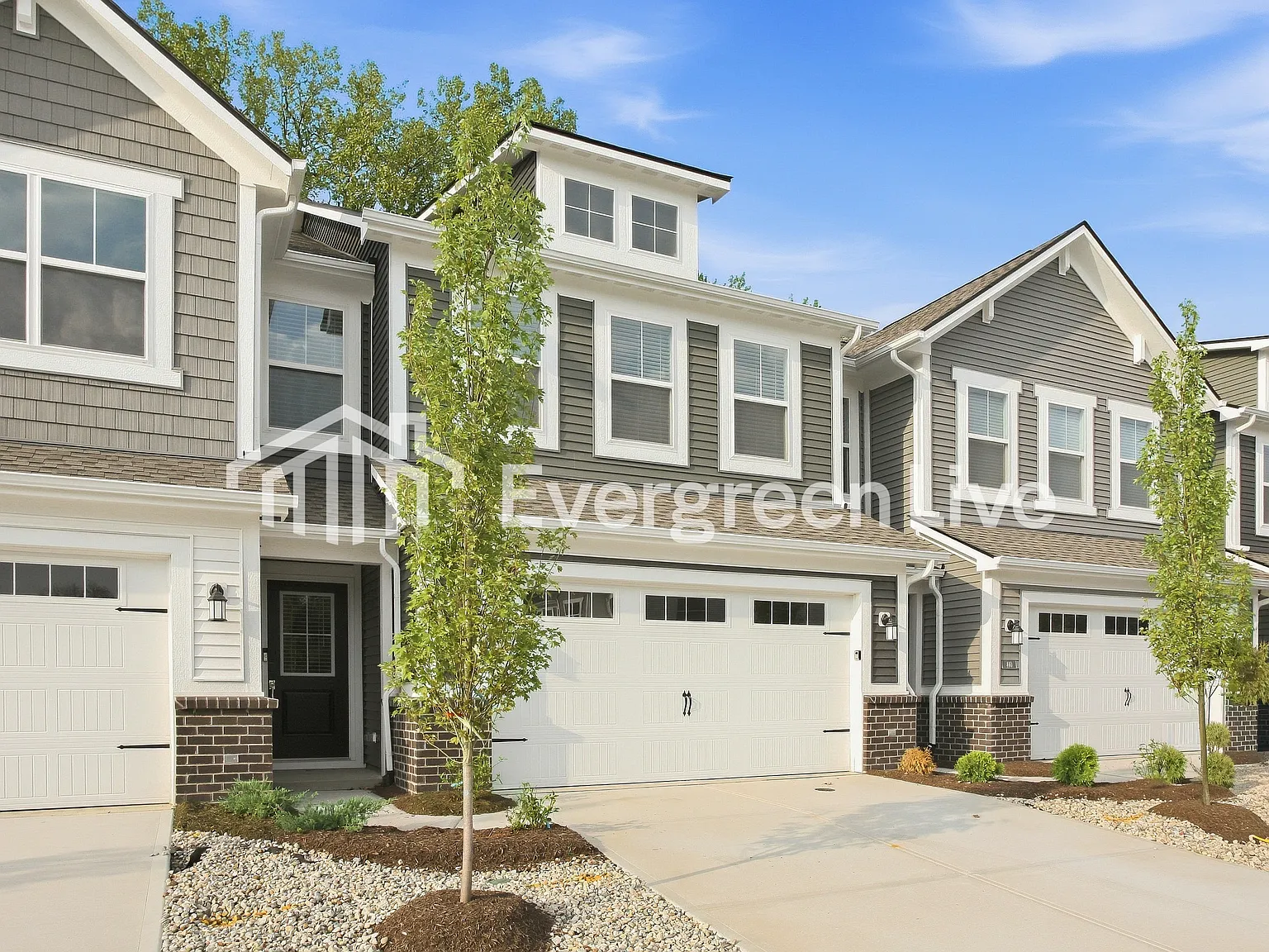 3 bed, 2.5 bath, 1706 sqft, $2,085 — Photo 2