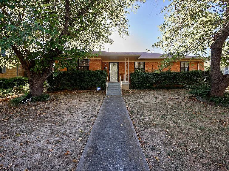 1st image of 3032 Cliff Creek Dr
