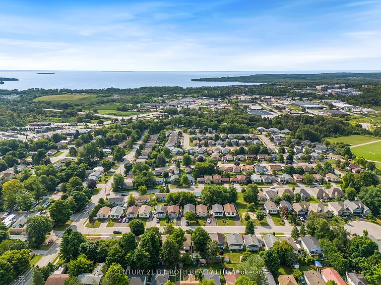 14 Christine Pl #LOWER — Photo 10