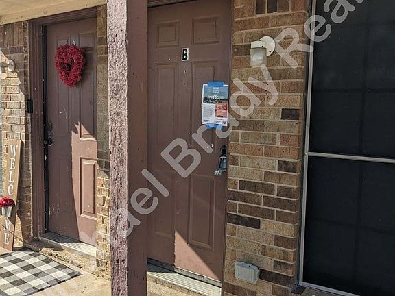2nd image of 3266 Matthews Dr APT B
