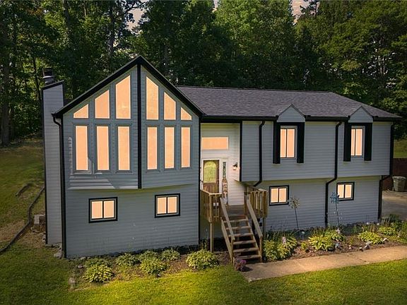 2nd image of 160 Puck Ln