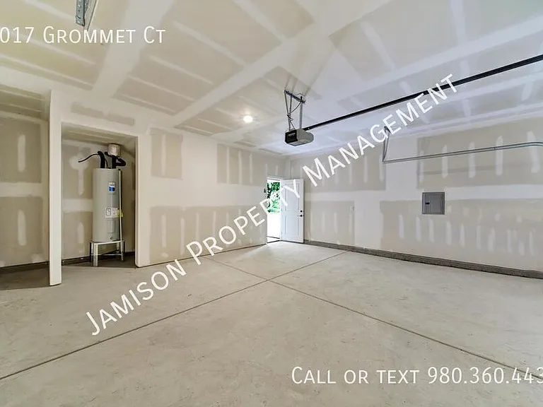 4017 Grommet Ct — Photo 35