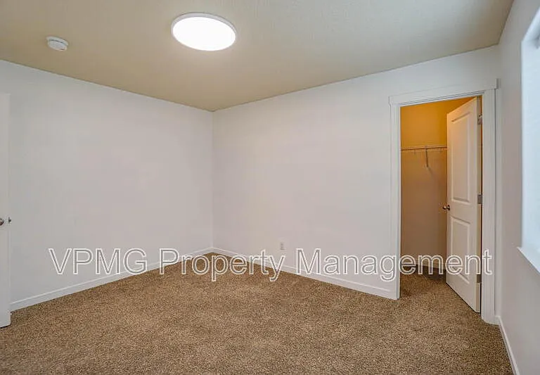 5941 NE 48th St — Photo 19