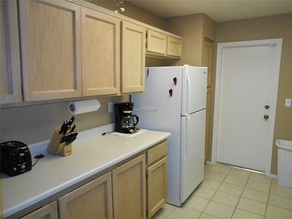 5th image of 10623 Mission Lakes Ave #0