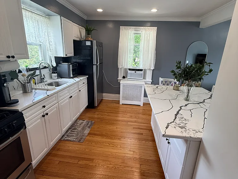 293 Herman St #2 — Photo 8