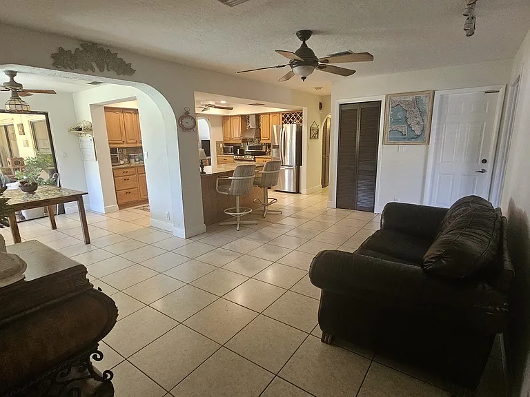 57 SW 15th Ct — Photo 5