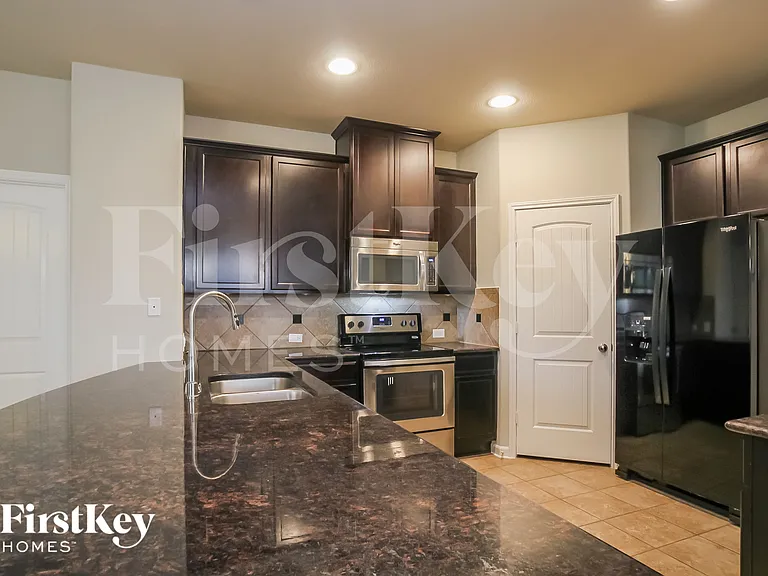 16106 Broadwater Dr — Photo 7