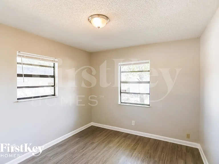 1301 NW 2nd St — Photo 13