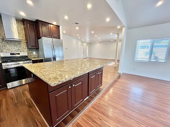 5th image of 6903 Eberhart St