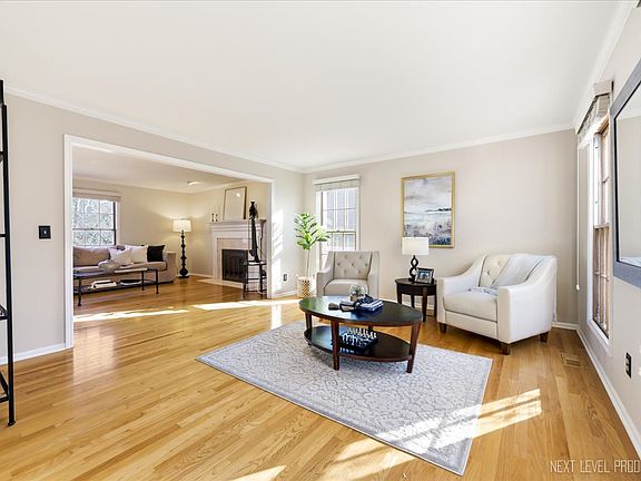 4th image of 549 Bloomfield Cir