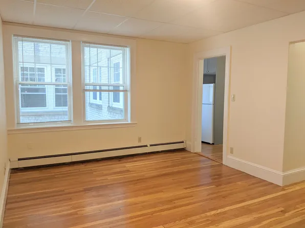 35 Davis Sq APT 4, Somerville, MA 02144