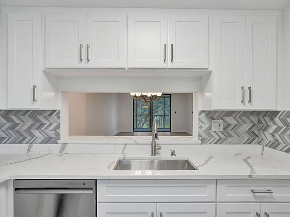4th image of 15461 Pembridge Drive #307