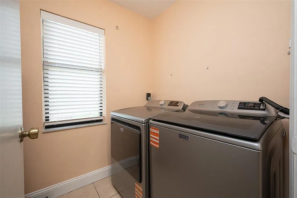 2 bed, 2.0 bath, 929 sqft, $1,500 — Photo 4
