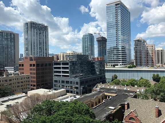 4th image of 1221 N Dearborn Pkwy #1012N