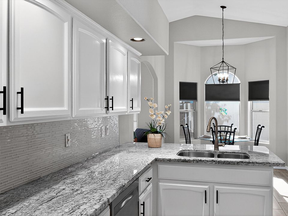 1st image of 1231 E THATCHER Boulevard